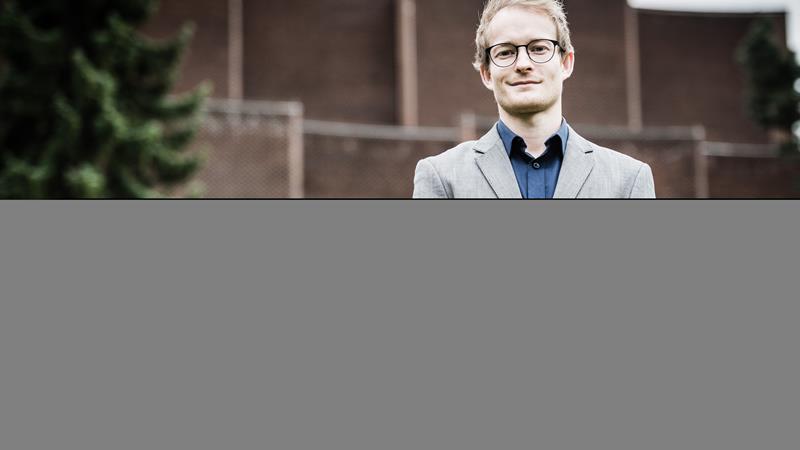Morten Tolbol Sorensen CEO fra UrbanWineBox foran De Haengende Haver